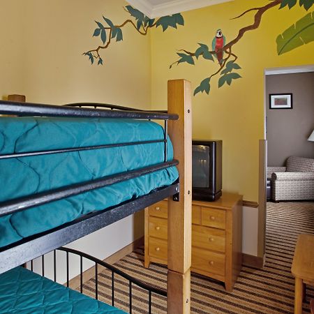 Holiday Inn Express Hotel & Suites Byron By Ihg Bagian luar foto
