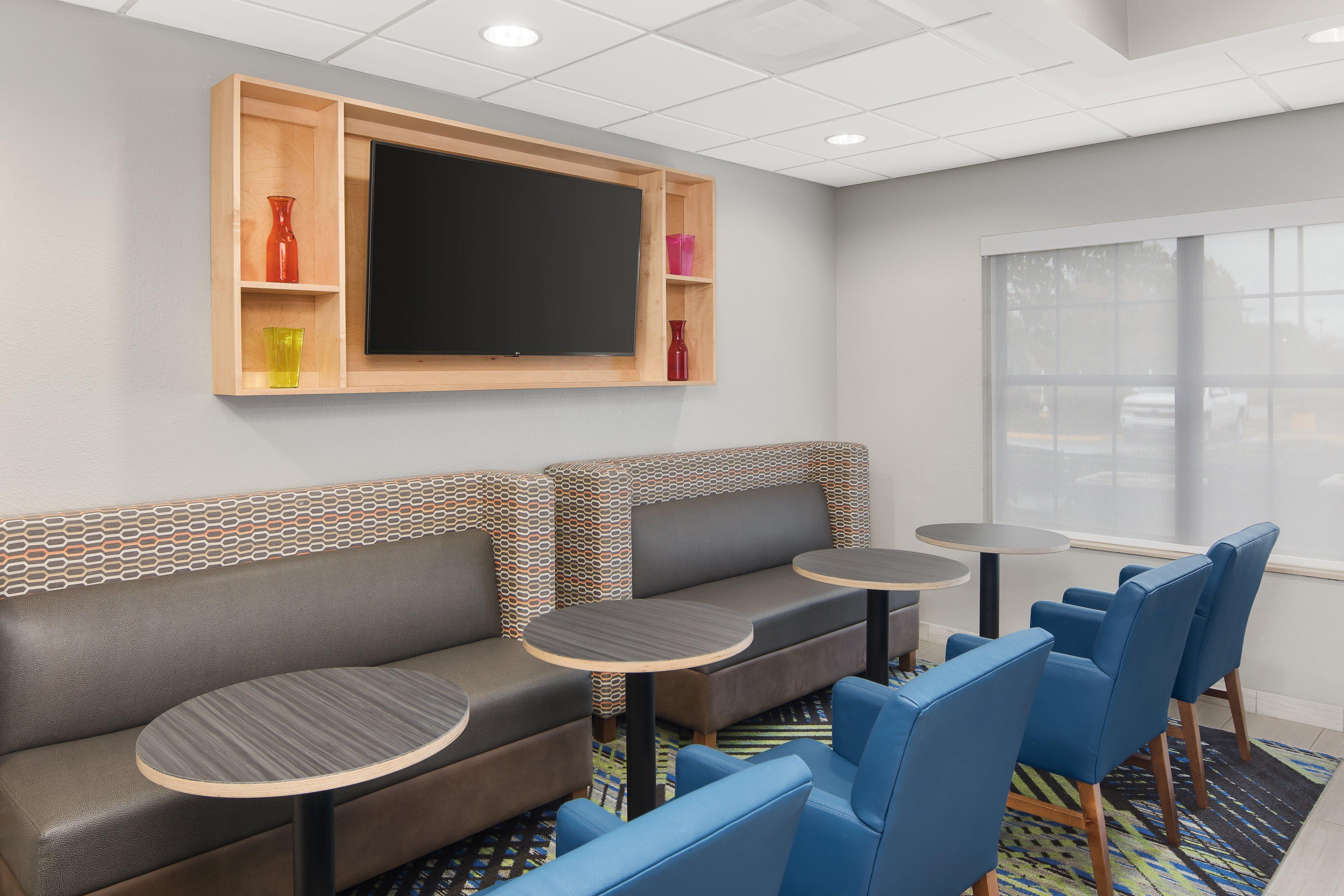 Holiday Inn Express Hotel & Suites Byron By Ihg Bagian luar foto