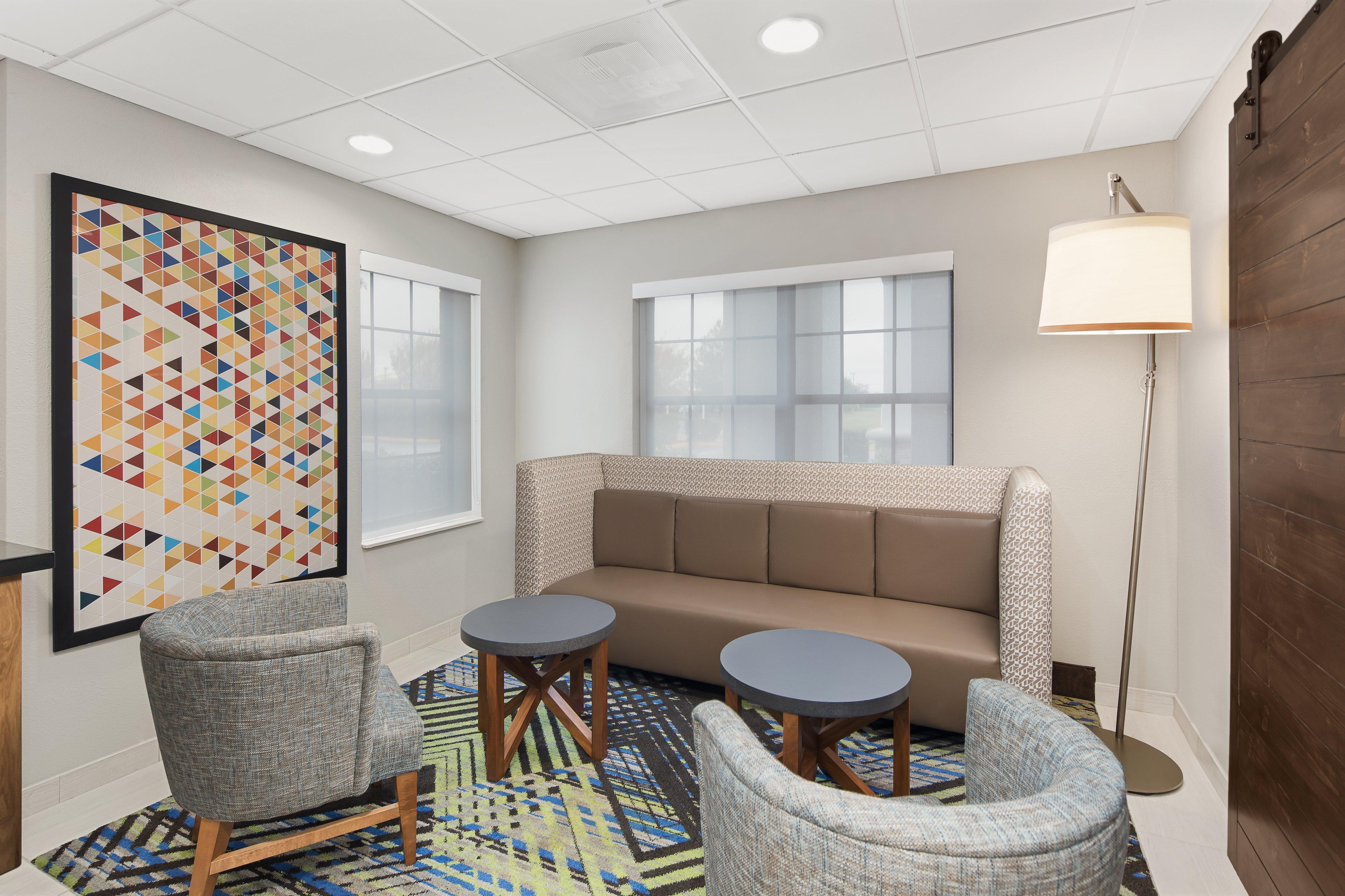 Holiday Inn Express Hotel & Suites Byron By Ihg Bagian luar foto