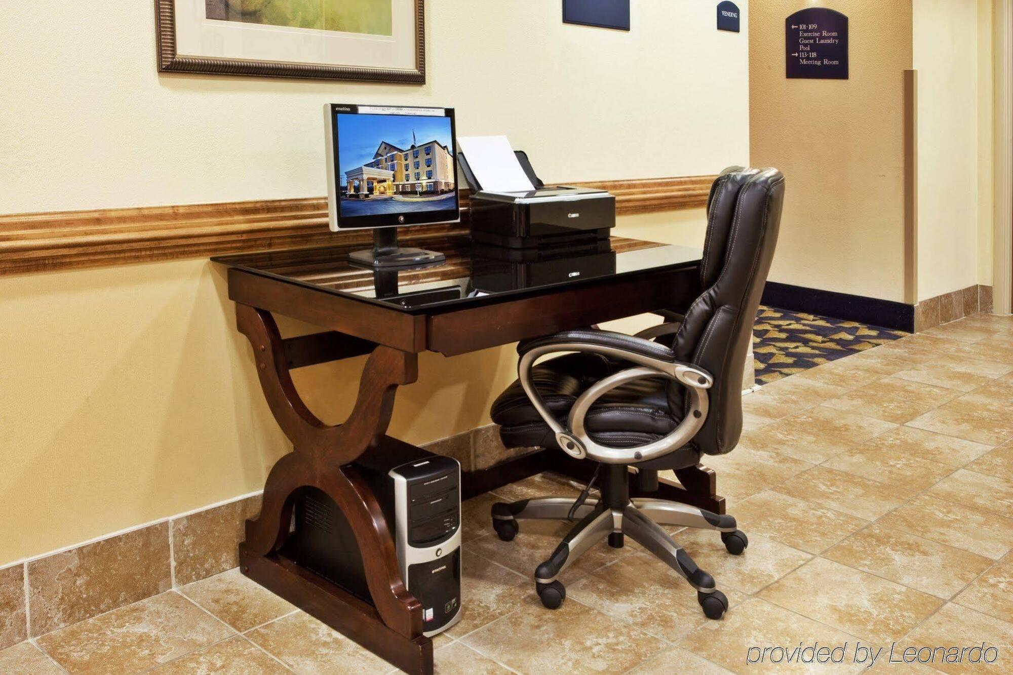 Holiday Inn Express Hotel & Suites Byron By Ihg Bagian luar foto